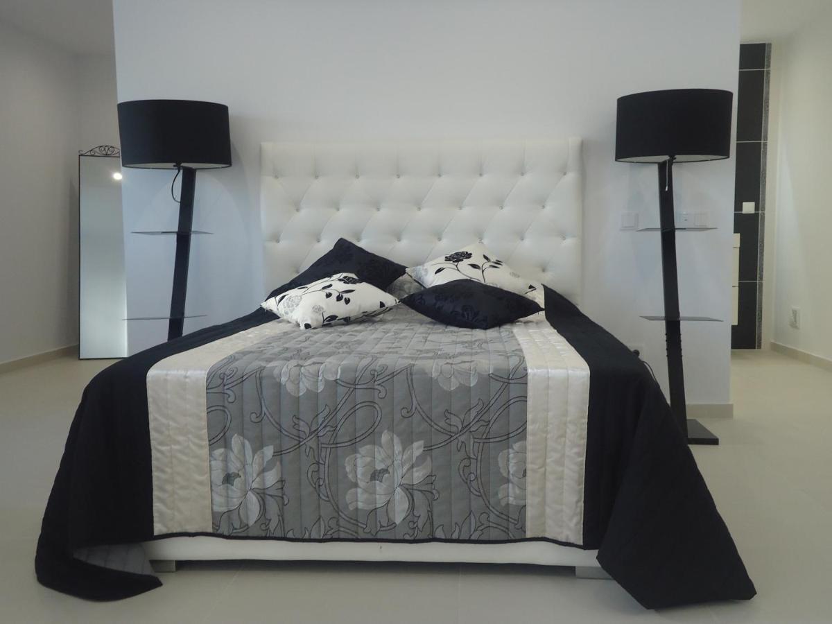 Vivenda L'Olivier Bed & Breakfast Quarteira Bagian luar foto