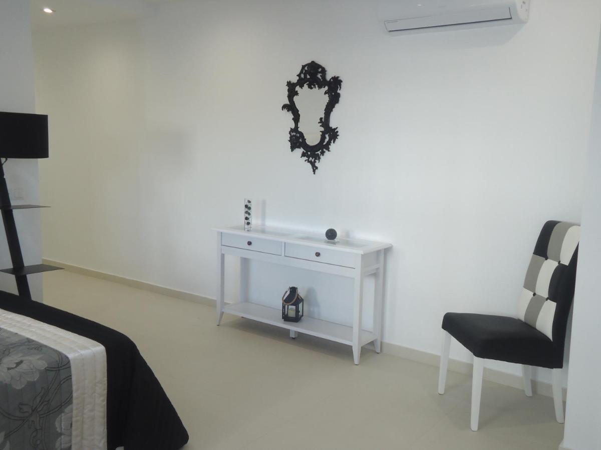 Vivenda L'Olivier Bed & Breakfast Quarteira Bagian luar foto