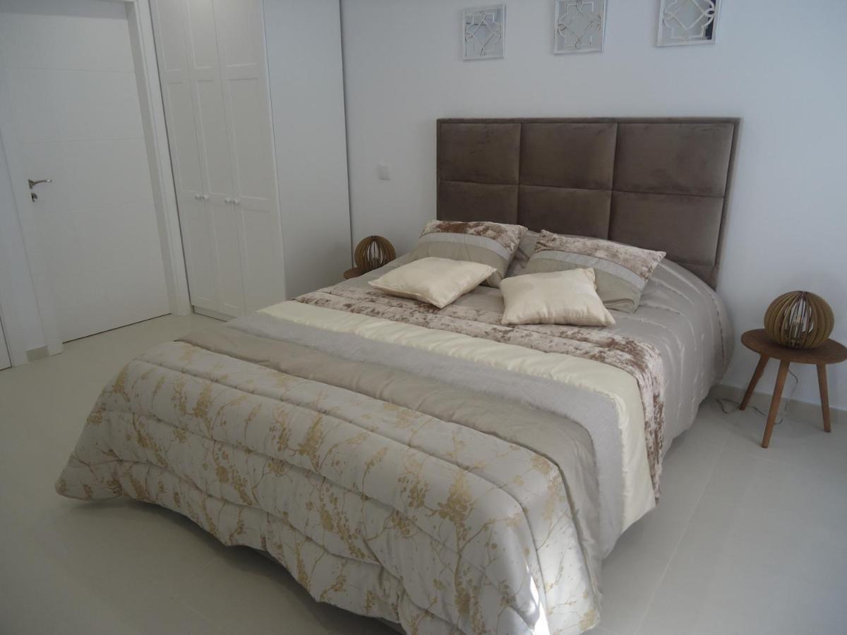 Vivenda L'Olivier Bed & Breakfast Quarteira Bagian luar foto